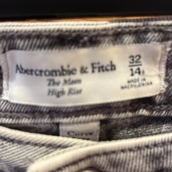 Jeans - Picture 3 of 3